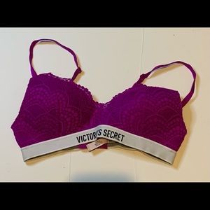 Victoria Secret 32b sports bra.